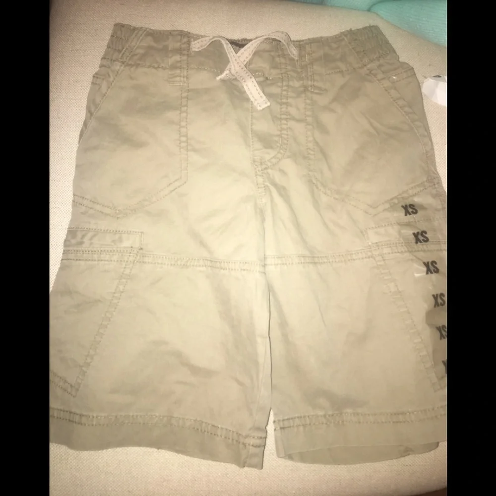NWT Old Navy Boys Cargo Shorts XS‎